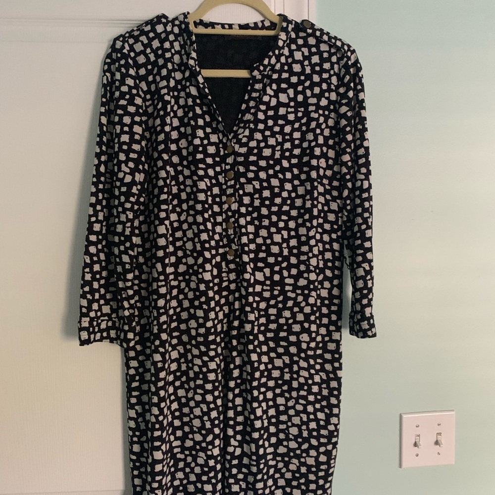 Limited shirtdress with button detail. size L